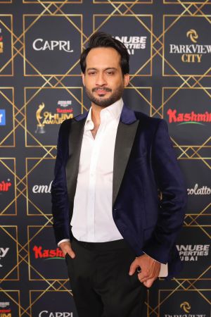 Waqar Zaka Photo.jpg